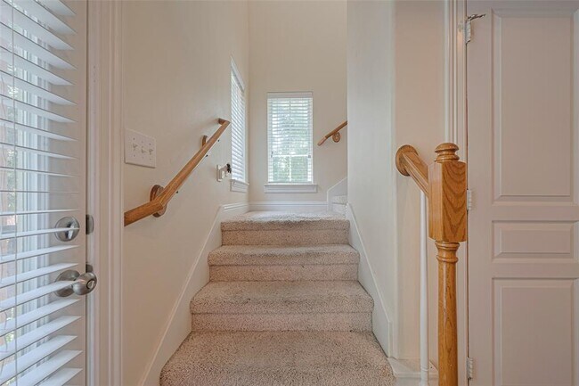 Building Photo - 24 Versante Ct