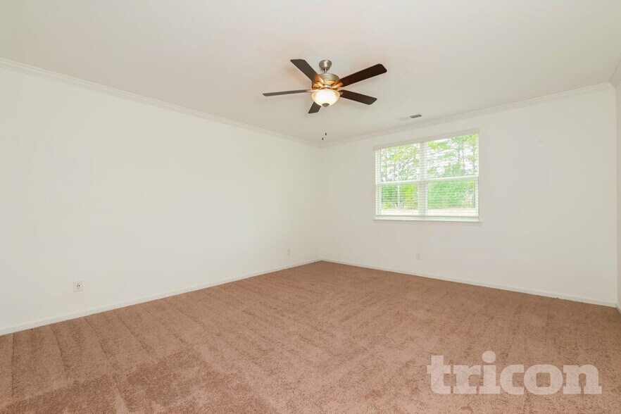 Building Photo - 117 Everett Sq