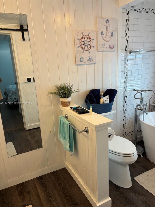 Building Photo - 124 S Bay Harbor Dr