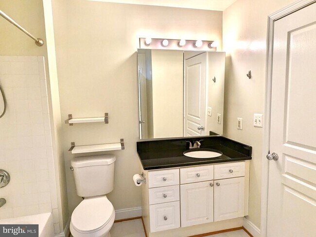 Building Photo - 5563 Seminary Rd