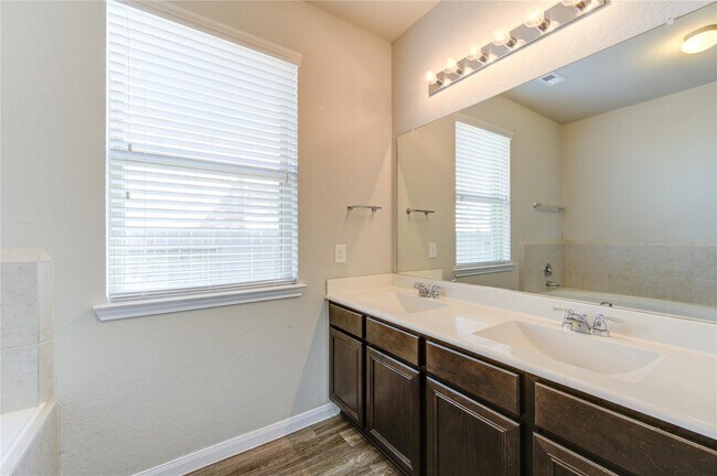 Building Photo - 3566 Paganini Pl