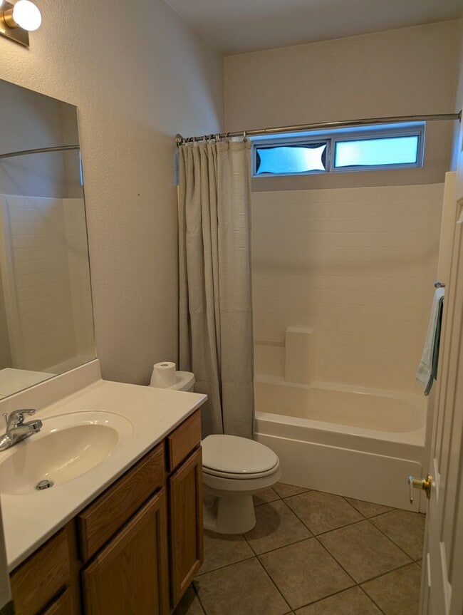 Building Photo - COMING SOON in August! Furnished Townhome in Boulder Pointe with All Utilities included - 3 bedro...