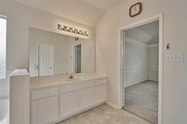 Building Photo - 511 Elm Ridge Dr