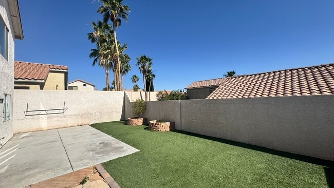 Building Photo - Summerlin 4 bedroom 3 car garage