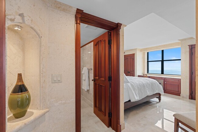 Building Photo - 3400 N Ocean Dr
