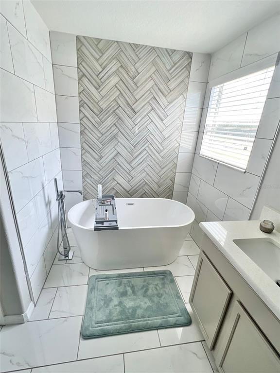 Building Photo - 2220 Grantham Ave