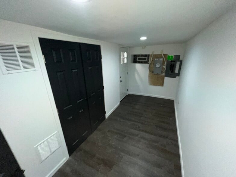 Building Photo - 2142 Penrose Ave