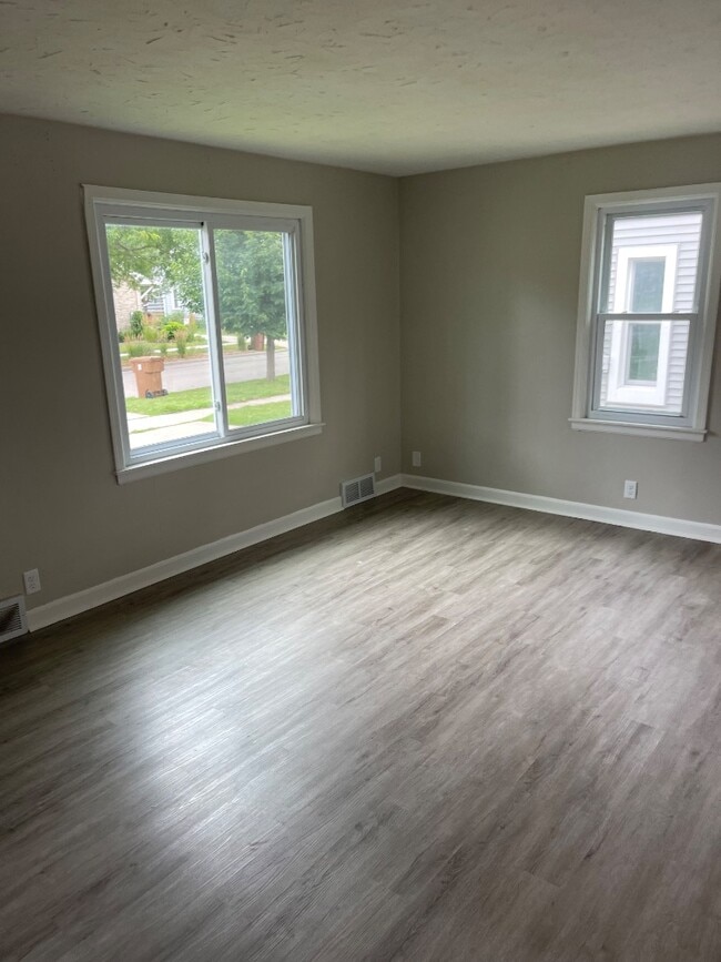 Building Photo - 813 Lincoln St