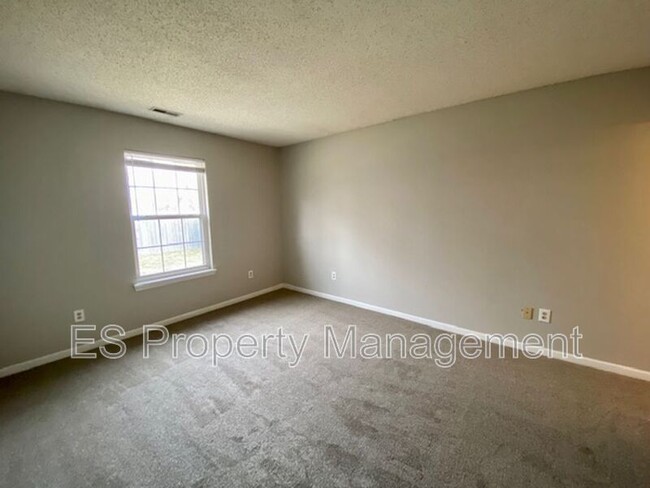 Building Photo - 310 Lockerbie Ln