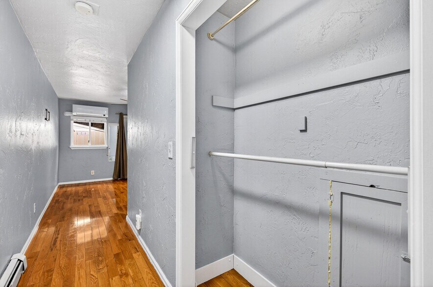 Building Photo - 2419 Tremont Pl