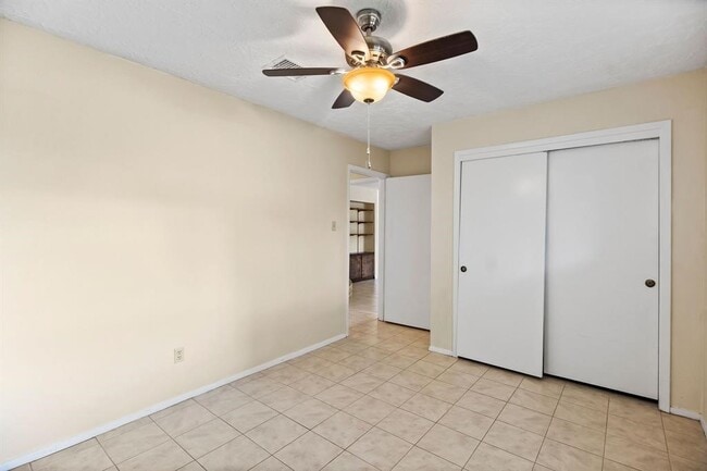 Building Photo - 9718 Shady Tree Ln