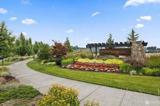 Building Photo - 22939 SE Cherry St