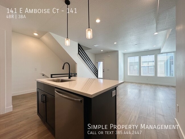 Building Photo - 141 E Amboise Ct