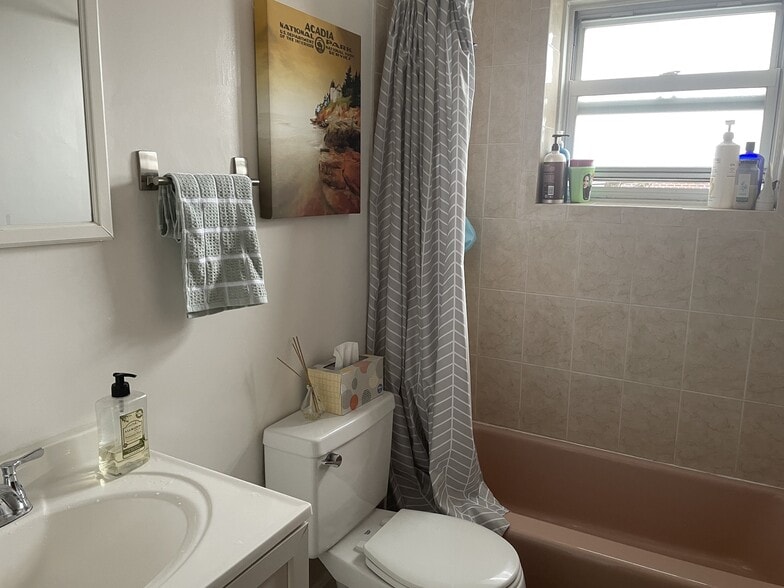 Building Photo - 14 Commonwealth Ct