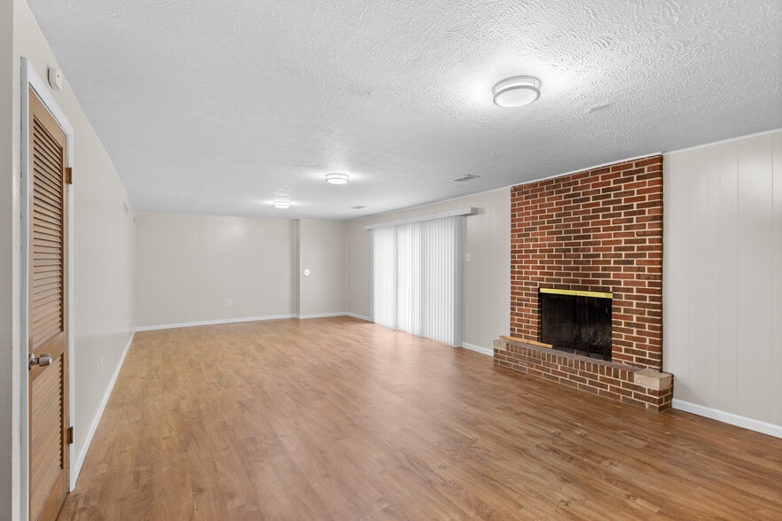 Building Photo - 6930 Birdie Ln