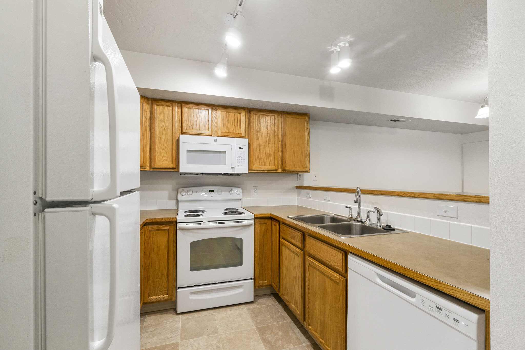 Building Photo - 674 N Hydra Pl