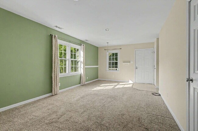 Building Photo - 2-Bedroom Condo Retreat in the Heart of Cary!