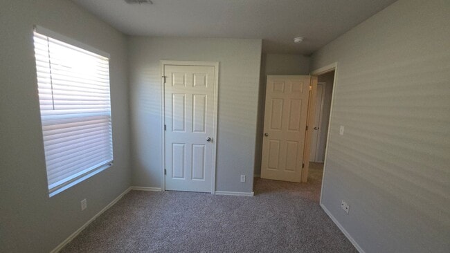 Building Photo - Clean 3 bed 2 bath  - Owasso schools