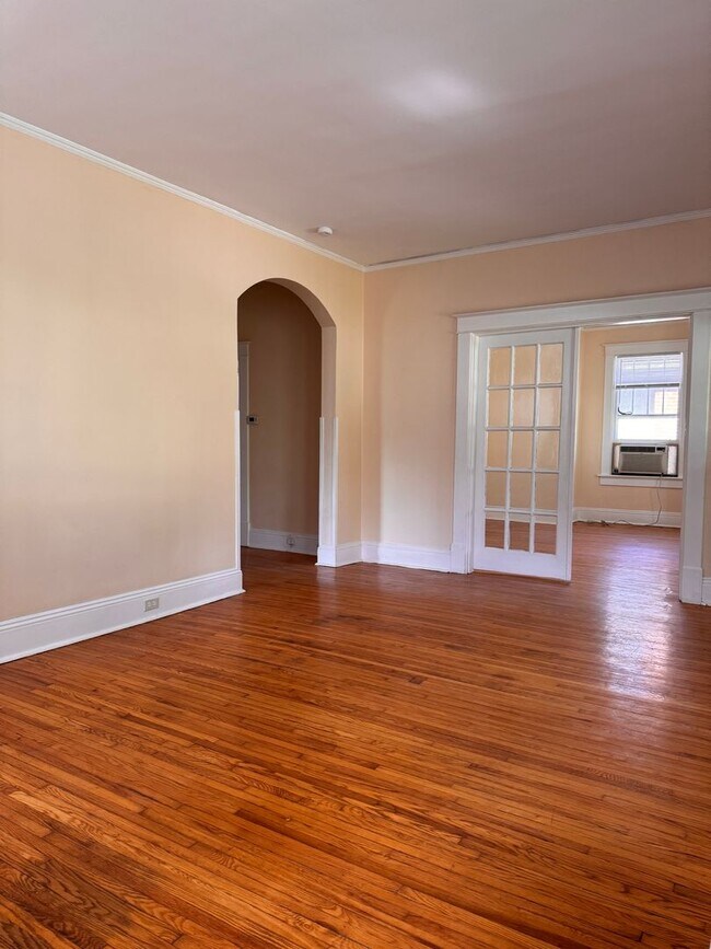 Building Photo - 3 Bedroom || 1.5 Bathroom Home