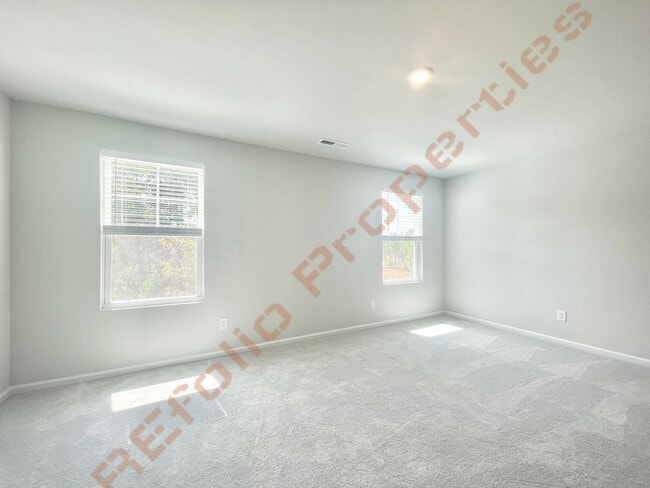 Building Photo - Gorgeous 3 Bedroom 3.5 Bath Townhome with ...