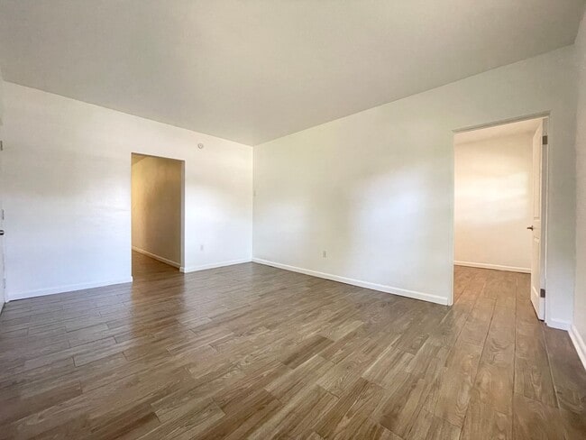 Building Photo - Newly Renovated 1 bedroom 1 bath Downtown ...