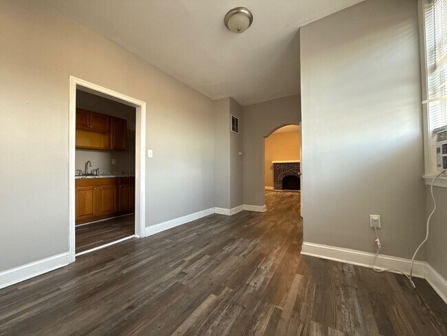 Building Photo - Beautiful Three - Bedroom Home In Baltimore