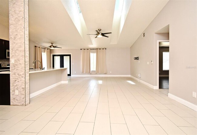 Building Photo - 1242 Ravida Woods Dr