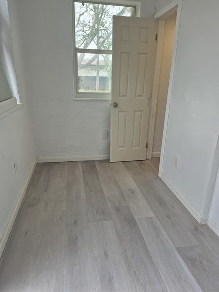 Building Photo - 628 SW Krome Ter