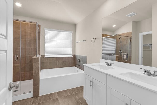 Building Photo - 18095 Martin Pines Dr