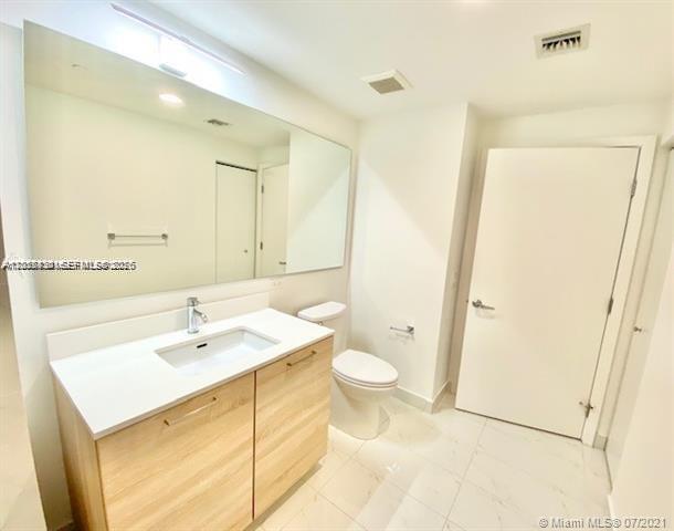 Building Photo - 16385 Biscayne Blvd