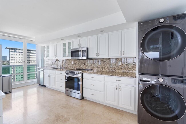 Building Photo - 2100 S Ocean Ln