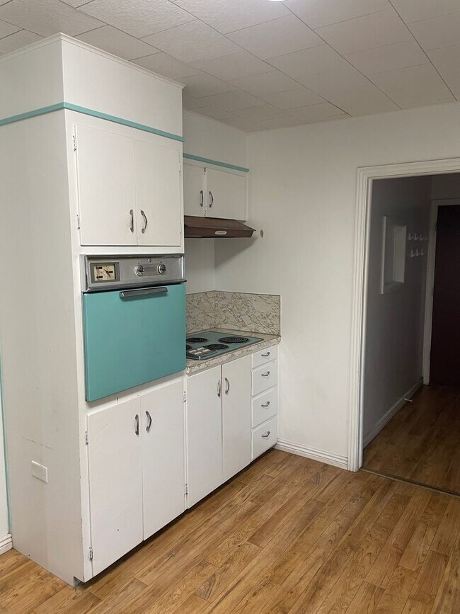 Building Photo - SOPO RETRO