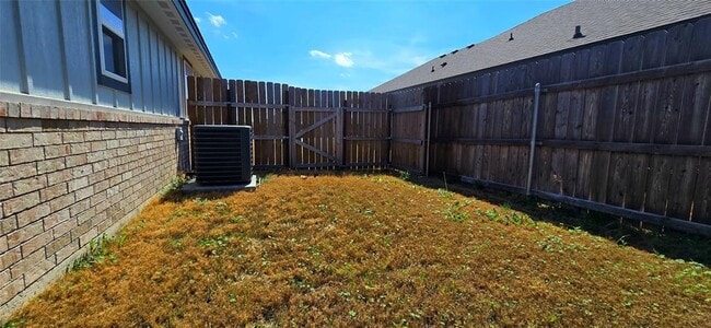 Building Photo - 136 Mike Warner Dr