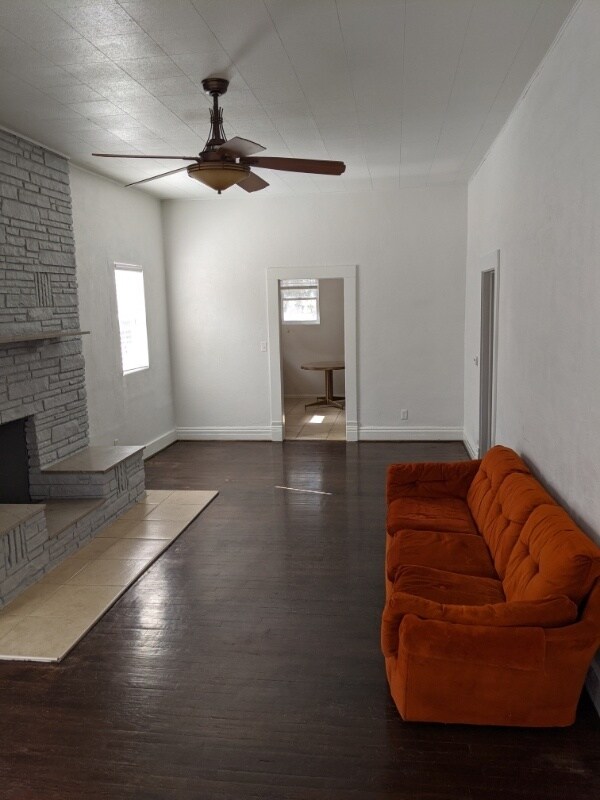 Building Photo - 721 Main St