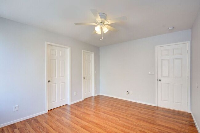 Building Photo - BEAUTIFUL 2 STORY SINGLE FAMILY HOME WITH 3 BEDROOMS AND 2.5 BATHS LOCATED IN SOUTHWEST