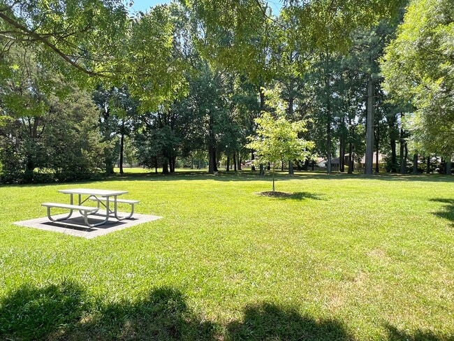 Building Photo - READY NOW!! 4-Bedroom Home in Lake Trant w/Attached Garage! Pet Friendly!