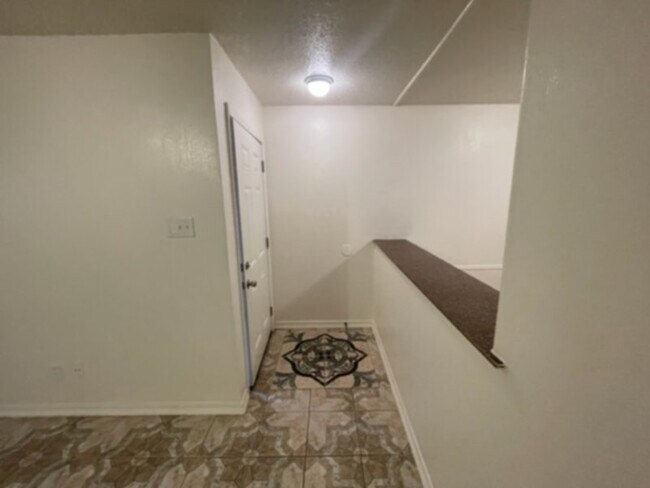 Building Photo - Nice single story fourplex unit in HEB