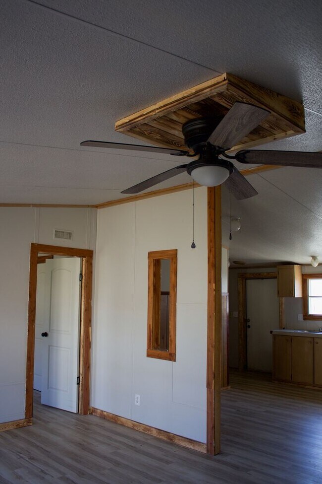 Building Photo - For Rent – 3 Bedroom, 2 Bathroom Home in Cassville, MO