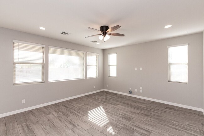 Building Photo - Home in Gated Community! Western Enclave! ...