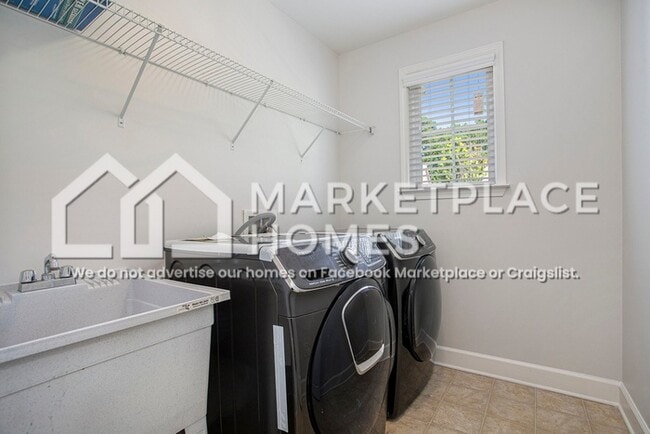 Building Photo - 1653 Danbury Parc Pl