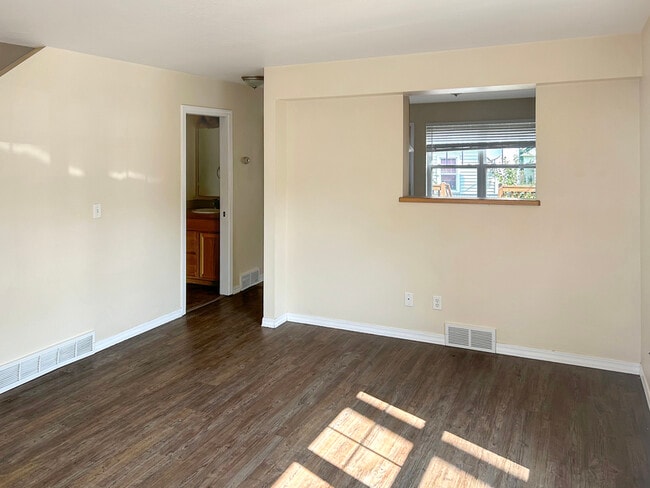 Building Photo - 1231B S 5th Street W