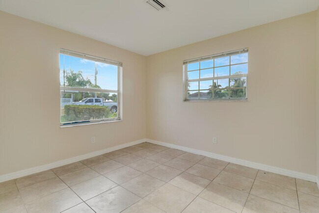 Building Photo - 2777 SE Normand St