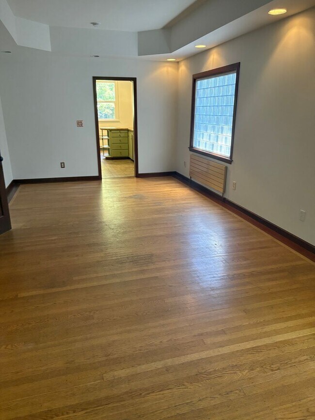 Building Photo - Beautiful 1908 Craftsman home for rent!
