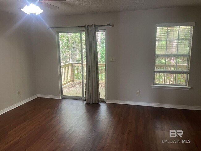 Building Photo - 600 Cheshire Ln