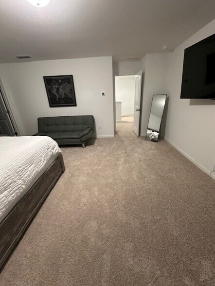 Building Photo - 6607 Wyndale Dr