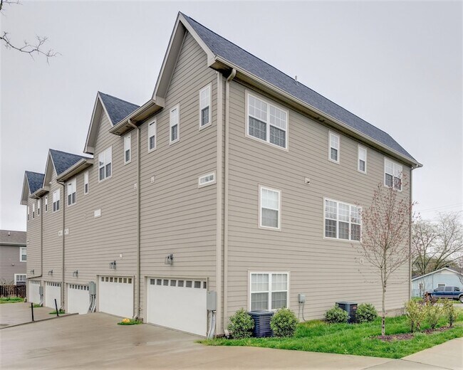 Building Photo - 601 Ries Ave