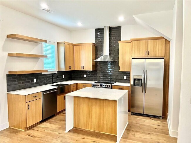 Building Photo - 5460 Hackett St