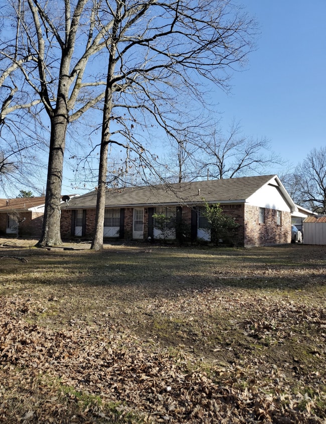 Building Photo - 200 W 33rd Ave