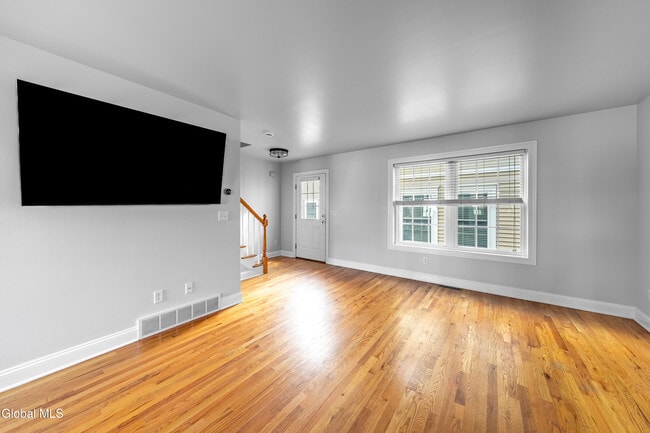 Building Photo - 1112 Western Ave