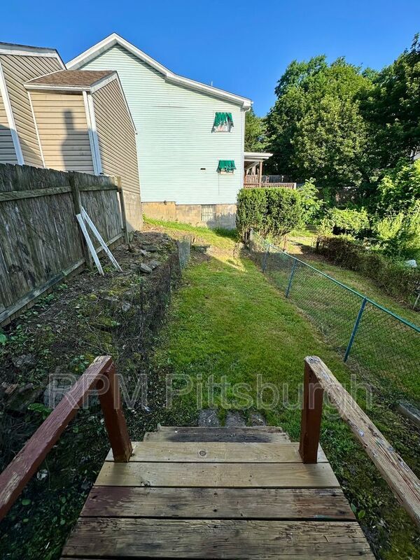Building Photo - 828 Walbridge St